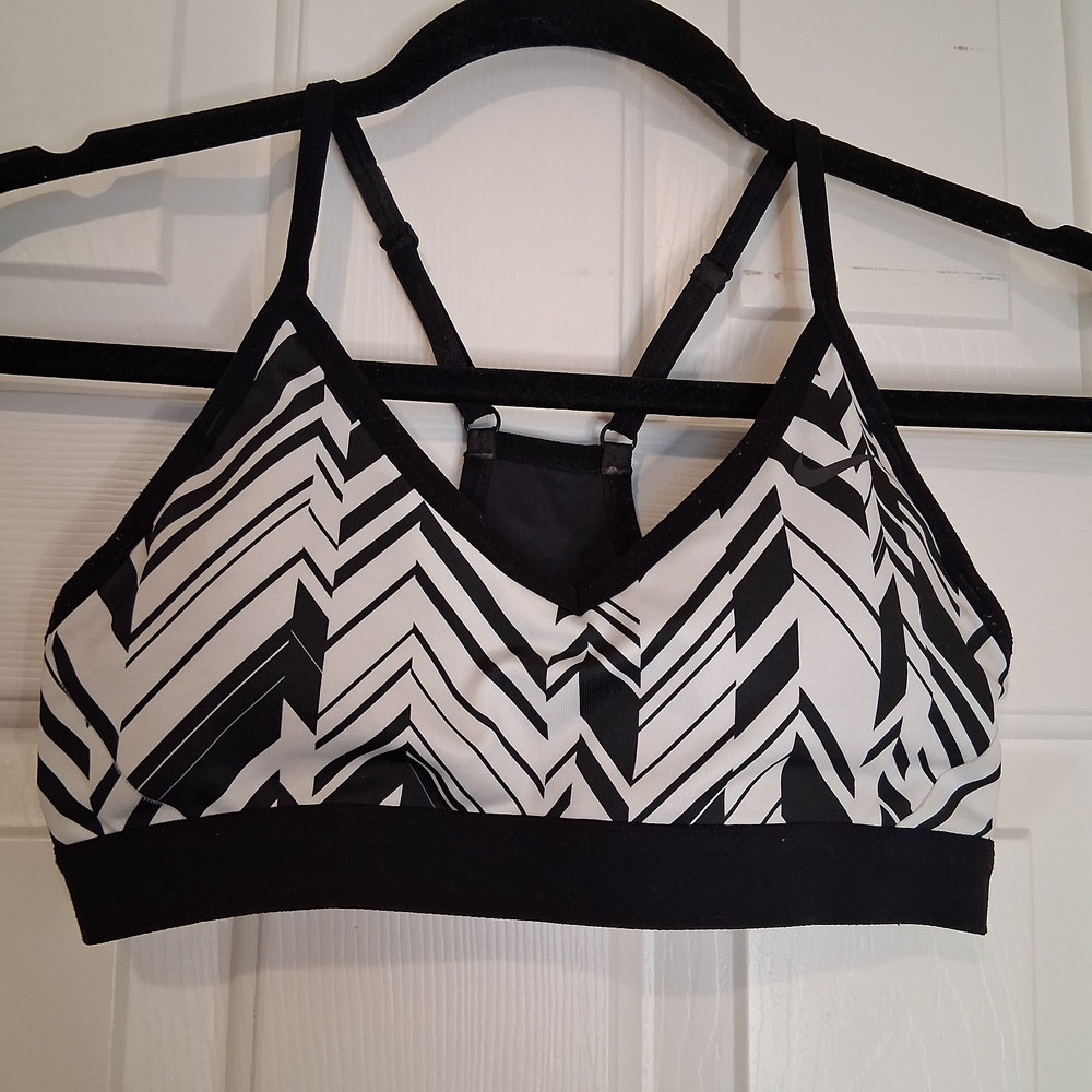 Nike Dri-FIT Black White Chevron Print Sports Bra Small – Activewear, Gym Core - Picture 8 of 8